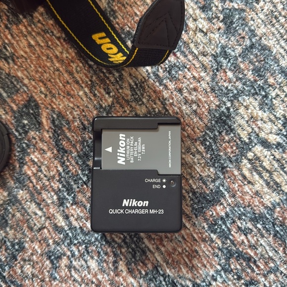 Nikon D3000 DSLR Camera with additional lens and tripod - Picture 7 of 10